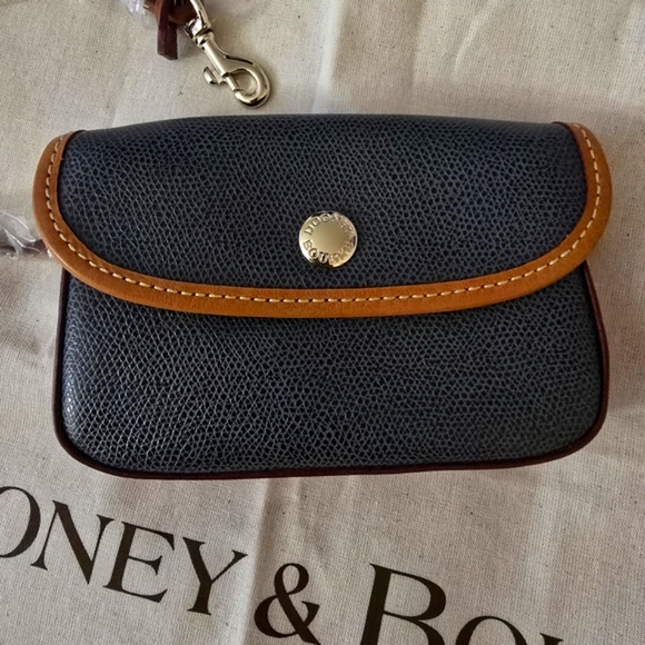 NEW! Dooney & Bourke Black Pebbled Leather W Tan Trim Wristlet W New D & B Dusty - Picture 1 of 6